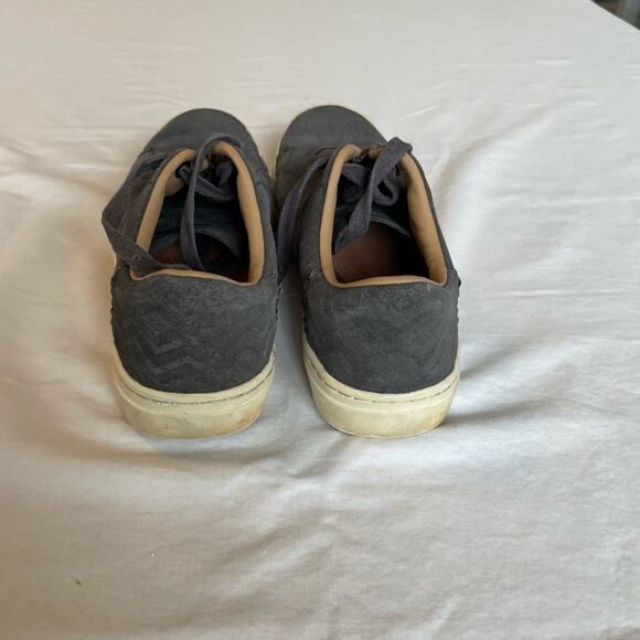 Tom’s gray suede casual sneakers.  Size 6 - Picture 3 of 6